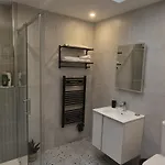 Sleek Modern Design - 2 Bed In