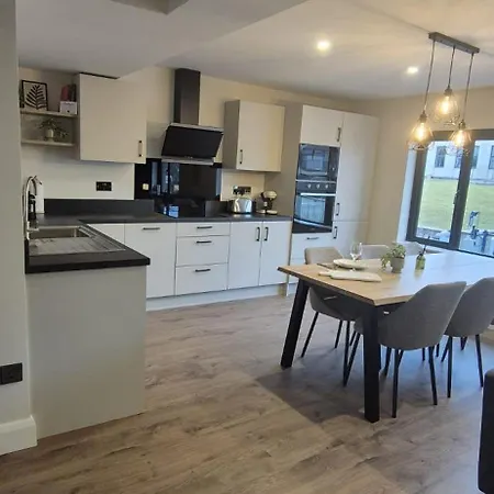 Sleek Modern Design - 2 Bed In 公寓 *