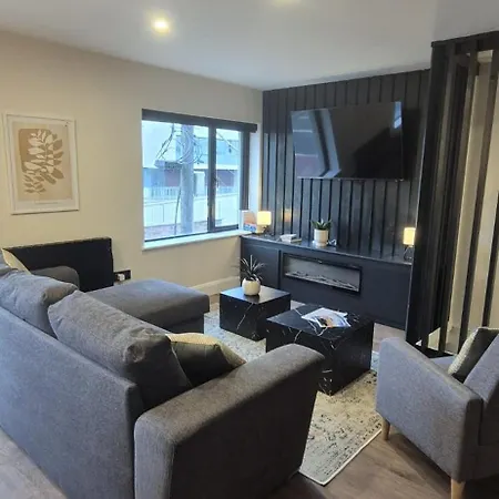 Sleek Modern Design - 2 Bed In *