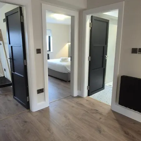 Sleek Modern Design - 2 Bed In 公寓