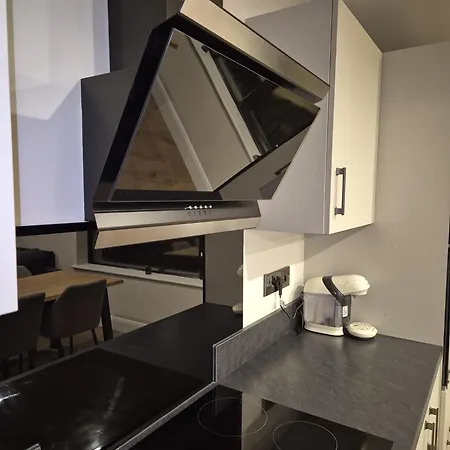Sleek Modern Design - 2 Bed In *