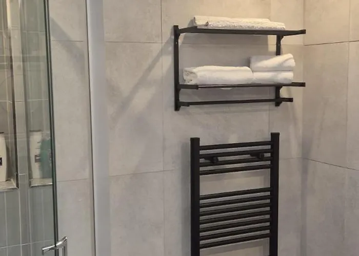 Апартаменты Sleek Modern Design - 2 Bed In *