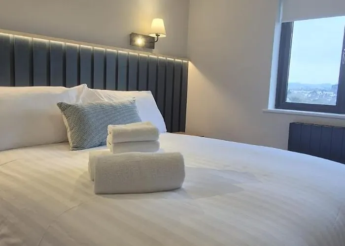 Daire Sleek Modern Design - 2 Bed In