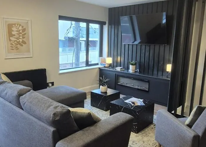Sleek Modern Design - 2 Bed In *