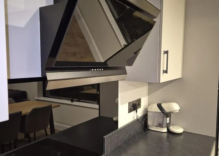 Sleek Modern Design - 2 Bed In *